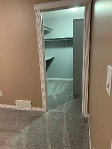 Bright & Spacious 2 Bed/2Bath/2/LVRM - Main Floor - Photo 9