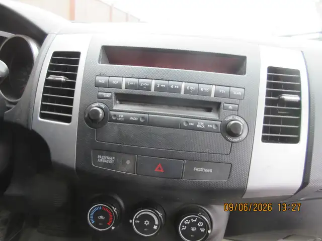 2011 Mitsubishi Outlander ES SAFTIED! - Photo 9