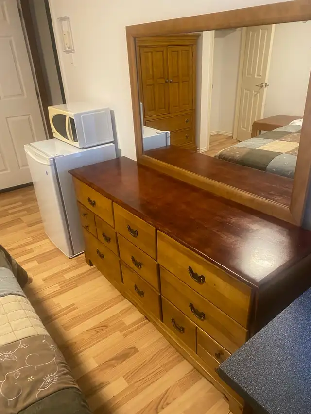 FURNISHED ROOM