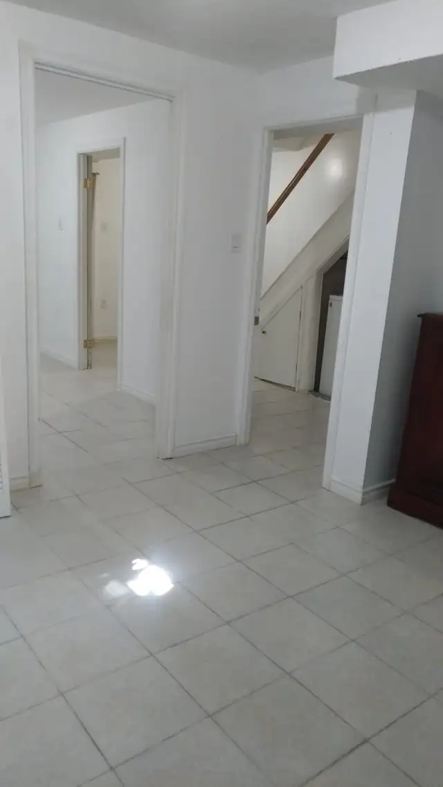Available  beautiful one bedroom basement apartment for rent - Photo 2