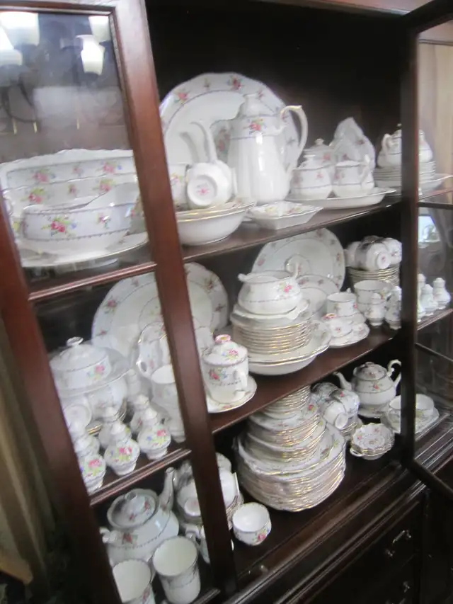 Royal Albert PETIT POINT fine bone china set for 8