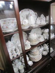 Royal Albert PETIT POINT fine bone china set for 8