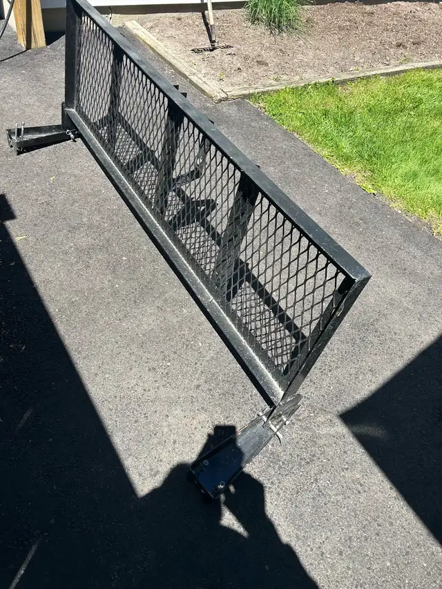 Folding tailgate storage rack. - Photo 3