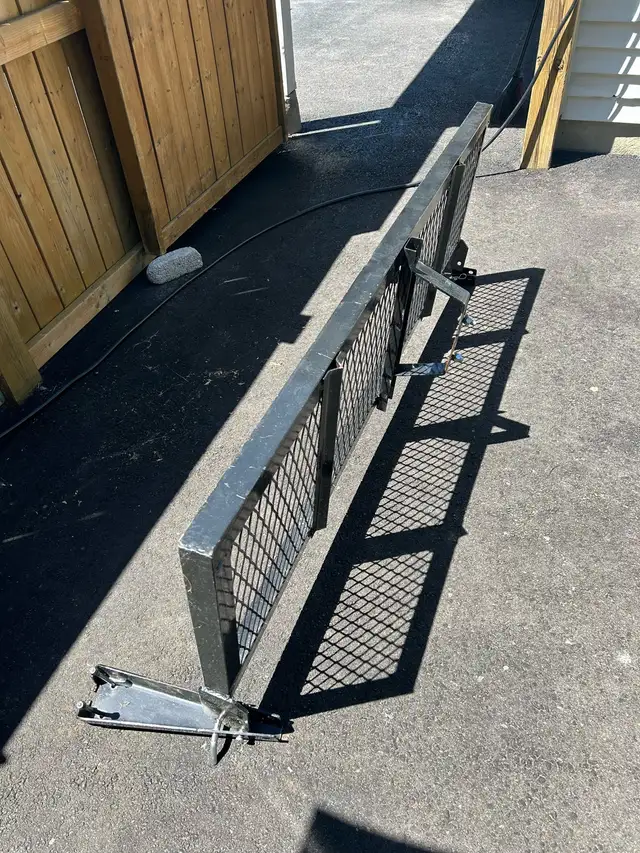 Folding tailgate storage rack. - Photo 4