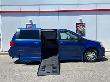 2013 Dodge Grand Caravan MOBILITY WHEELCHAIR ACCESSIBLE VAN - Photo 2