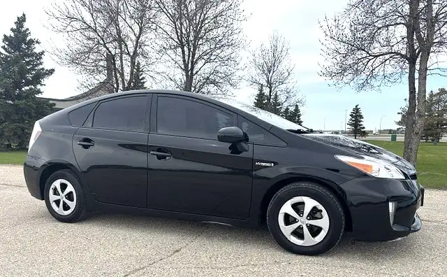 2015 Toyota Prius HB HYBRID AMAZING FUEL ECONOMY-WARRANTY INCL