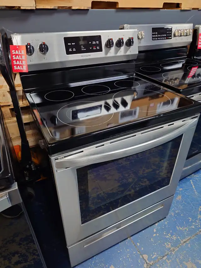 Frigidaire '30' Stainless Steel Freestanding Electric Range - Photo 2