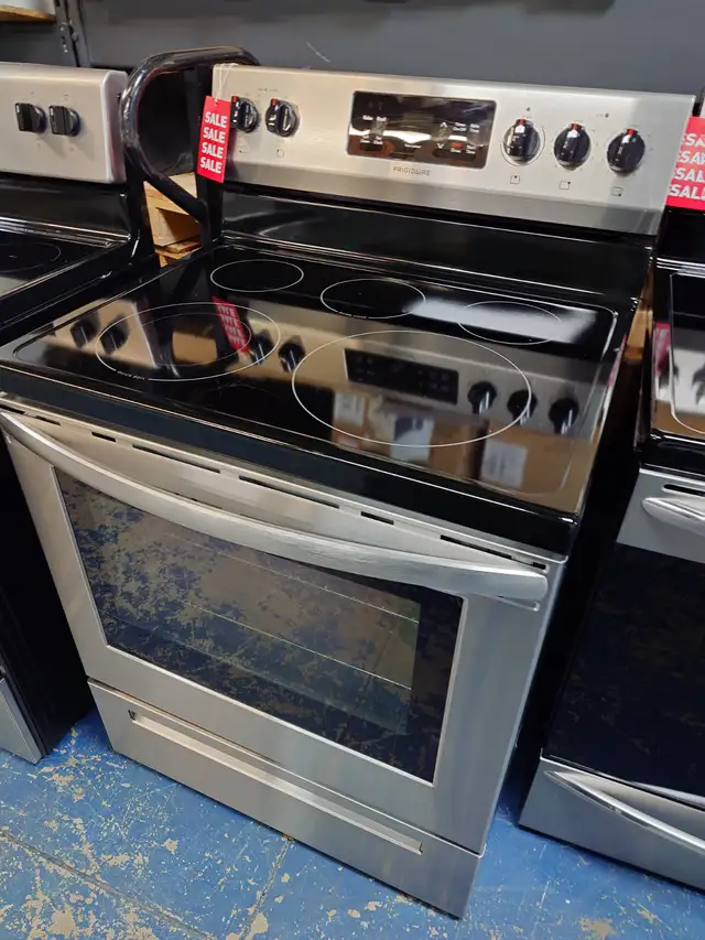 Frigidaire '30' Stainless Steel Freestanding Electric Range - Photo 3