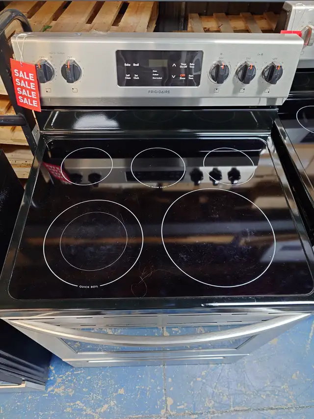 Frigidaire '30' Stainless Steel Freestanding Electric Range - Photo 4