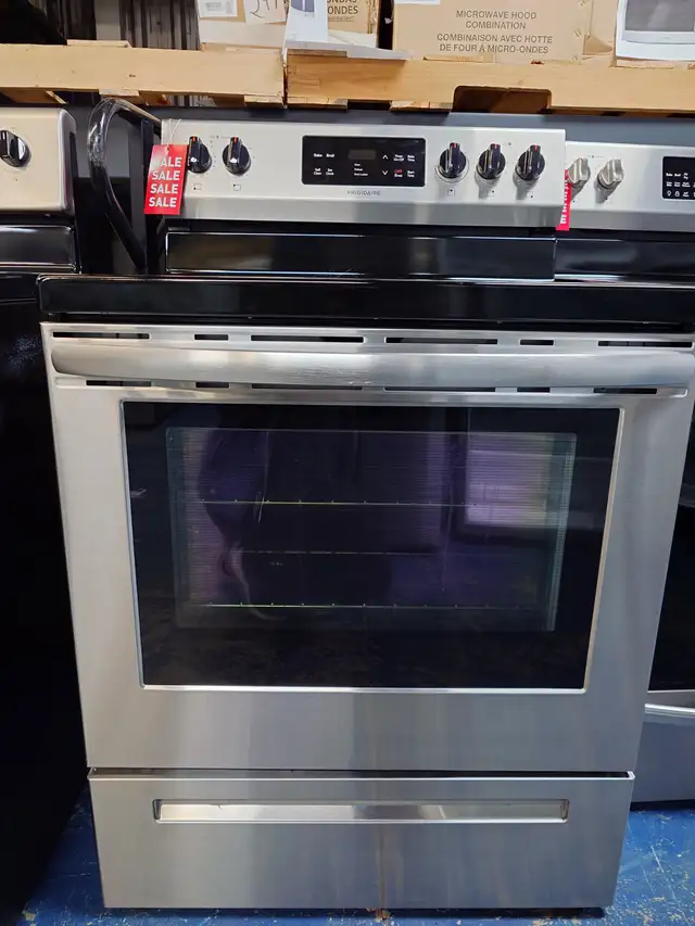 Frigidaire '30' Stainless Steel Freestanding Electric Range - Photo 5