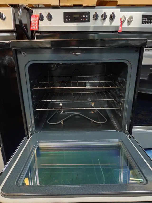 Frigidaire '30' Stainless Steel Freestanding Electric Range - Photo 6