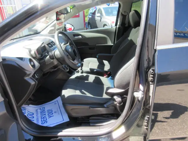 2012 Chevrolet Sonic LT - Photo 11