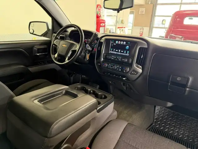 2018 Chevrolet Silverado 1500 LT-Z71 / 4x4 / Crew / Low Kms - Photo 10