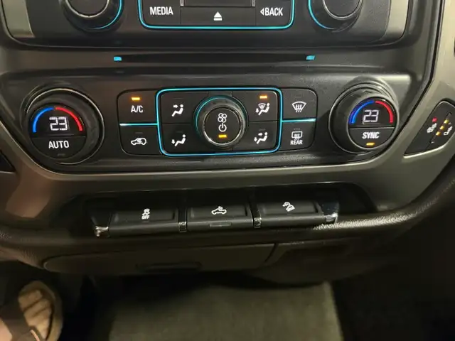 2018 Chevrolet Silverado 1500 LT-Z71 / 4x4 / Crew / Low Kms - Photo 16