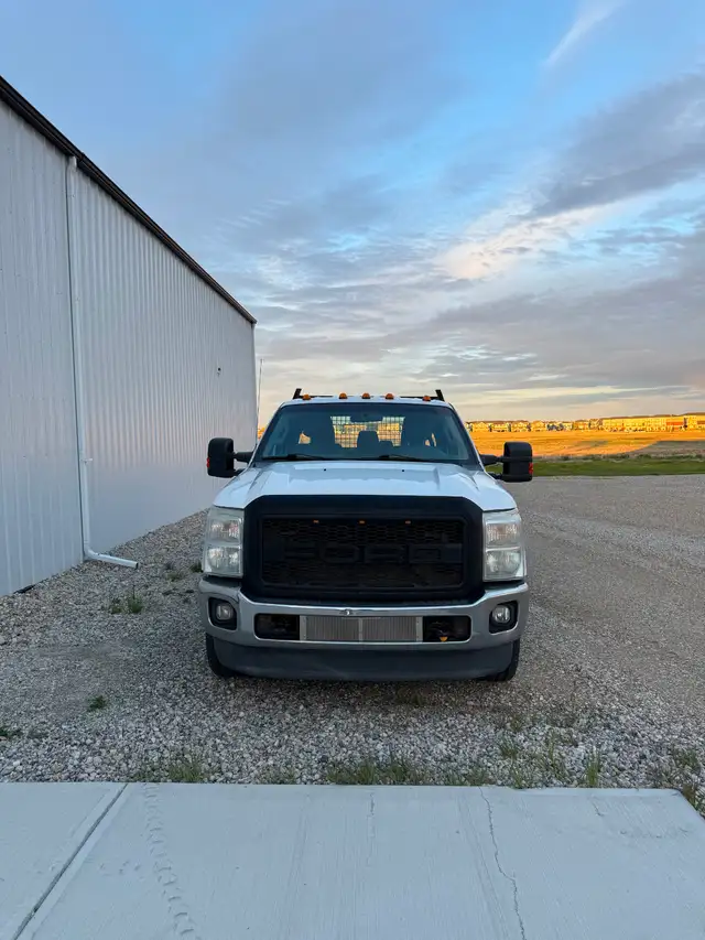 2012 Ford Flatbed E 350 4 door truck