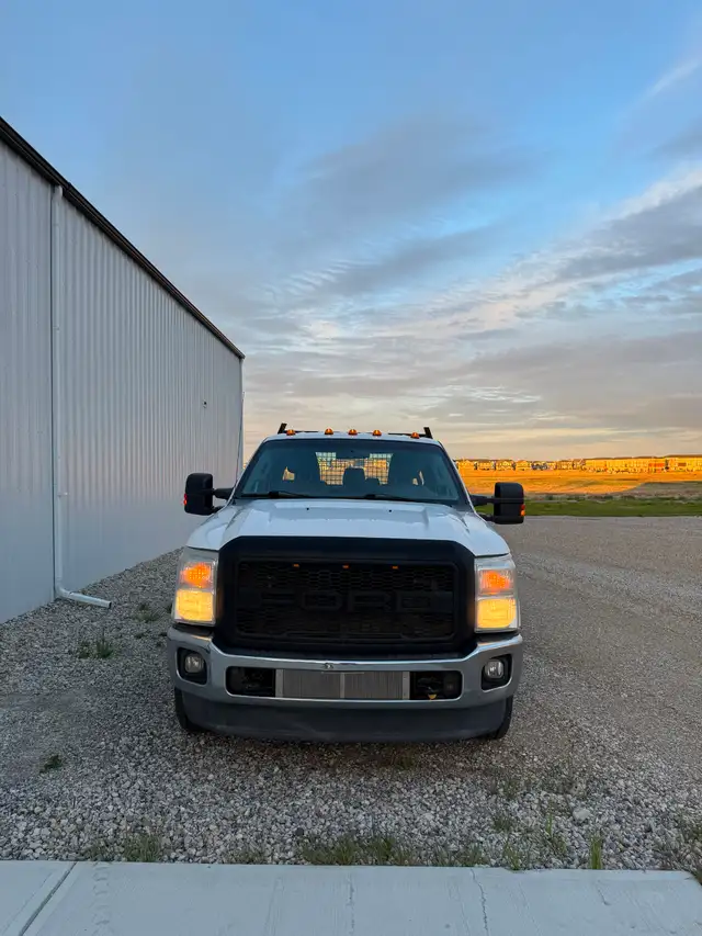 2012 Ford Flatbed E 350 4 door truck - Photo 3