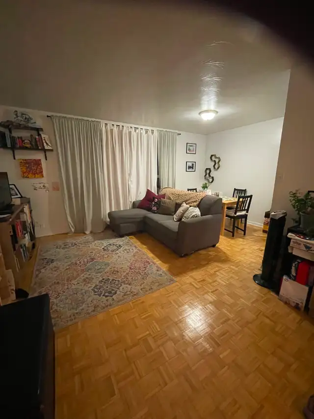 1 Bdrm  Parking $1,400/mth JUNE - JULY Eglinton/Dufferin Toronto