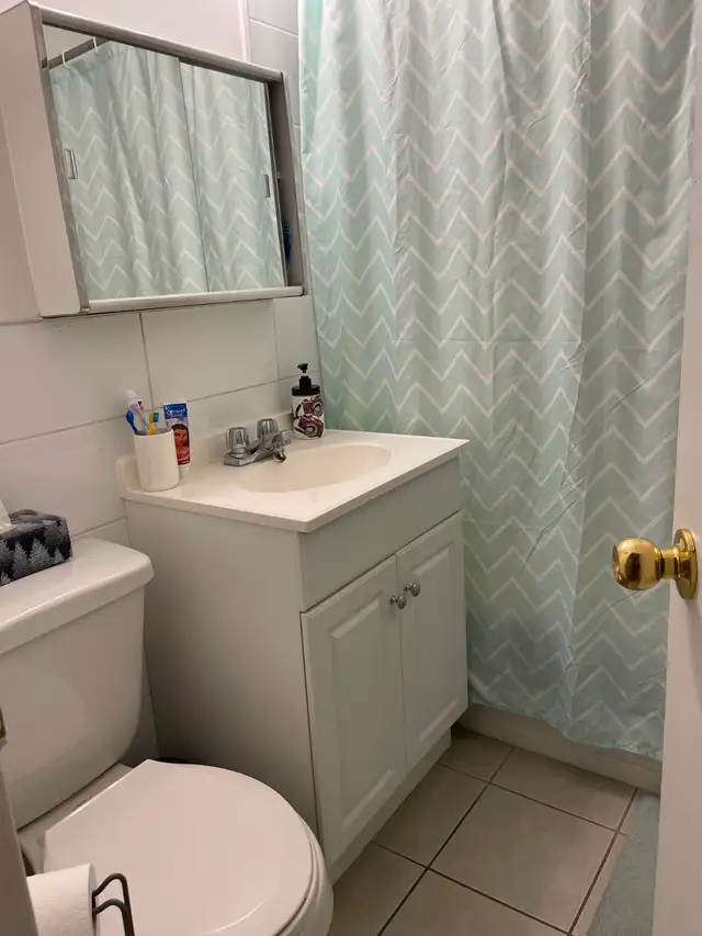 1 Bdrm  Parking $1,400/mth JUNE - JULY Eglinton/Dufferin Toronto - Photo 3