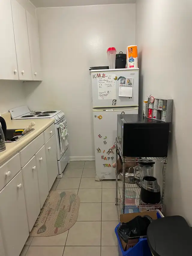 1 Bdrm  Parking $1,400/mth JUNE - JULY Eglinton/Dufferin Toronto - Photo 4