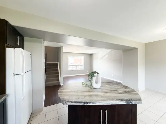 2 Bedroom 2 Bathroom Townhouse For Rent - Photo 2