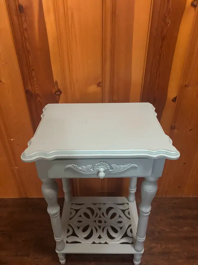 Vintage Antique side Table - Photo 2
