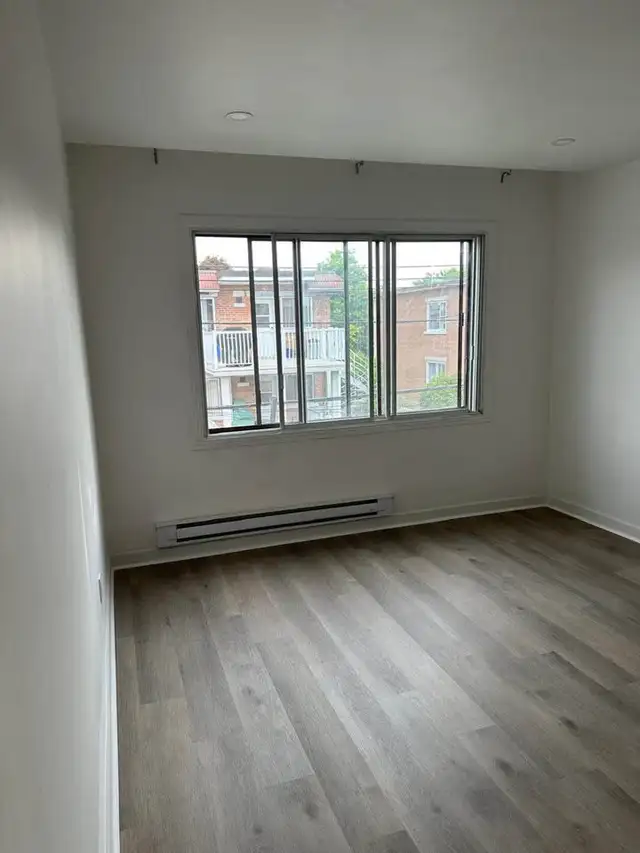 PRIVATE ROOM ON JEAN-TALON EAST
