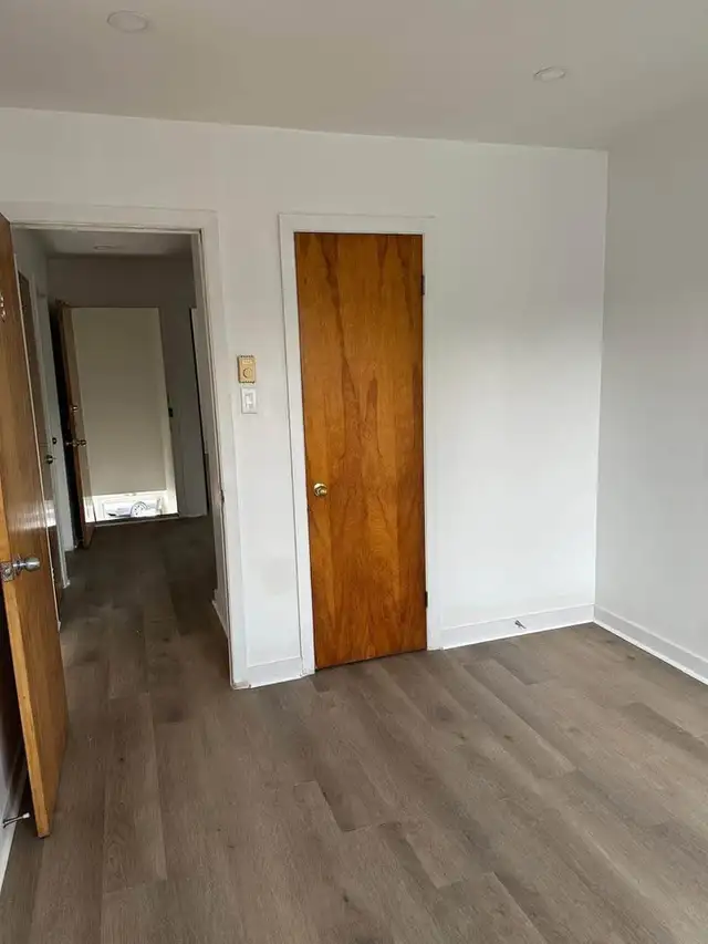 PRIVATE ROOM ON JEAN-TALON EAST - Photo 3