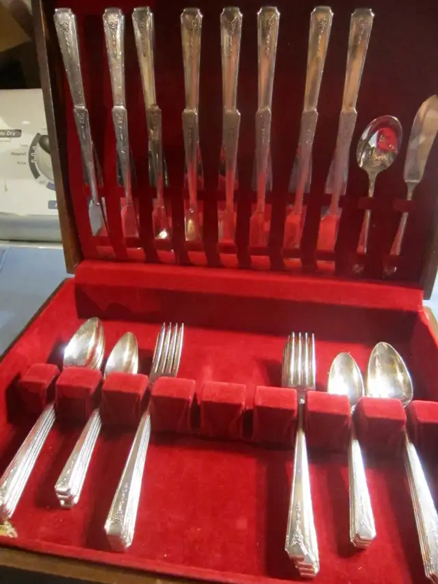 #57-88D  MILADY silverware set for 8 - Photo 2