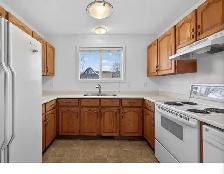 Two bedroom home with double garage for rent - Photo 3