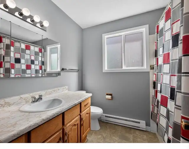 Two bedroom home with double garage for rent - Photo 4
