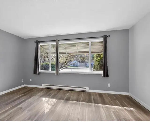 Two bedroom home with double garage for rent - Photo 5