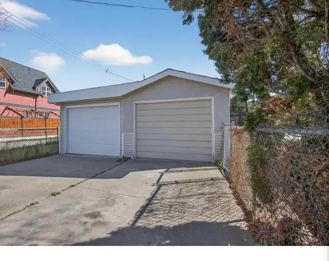 Two bedroom home with double garage for rent - Photo 7