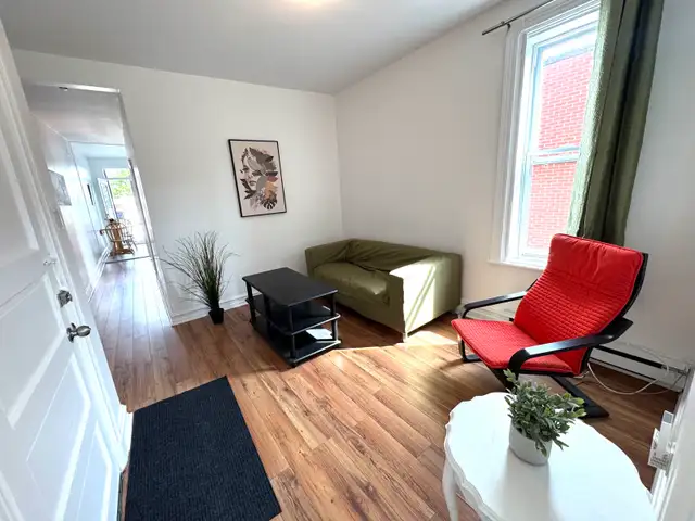 Rosemont superbe 4 1/2 meublé tout-inclus ! - Photo 2