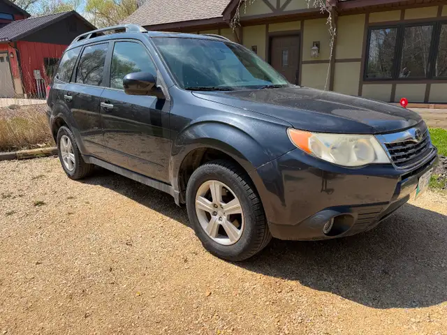 2010 Subaru Forester awd New Manitoba Safety Cert. 155,144 kms - Photo 2