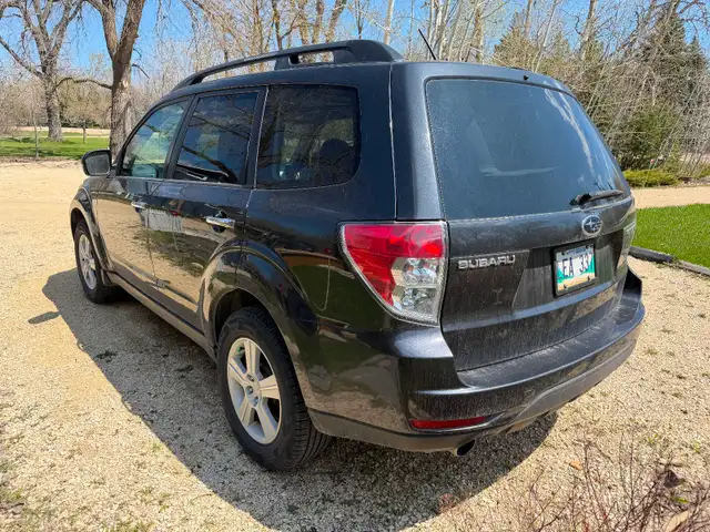 2010 Subaru Forester awd New Manitoba Safety Cert. 155,144 kms - Photo 3