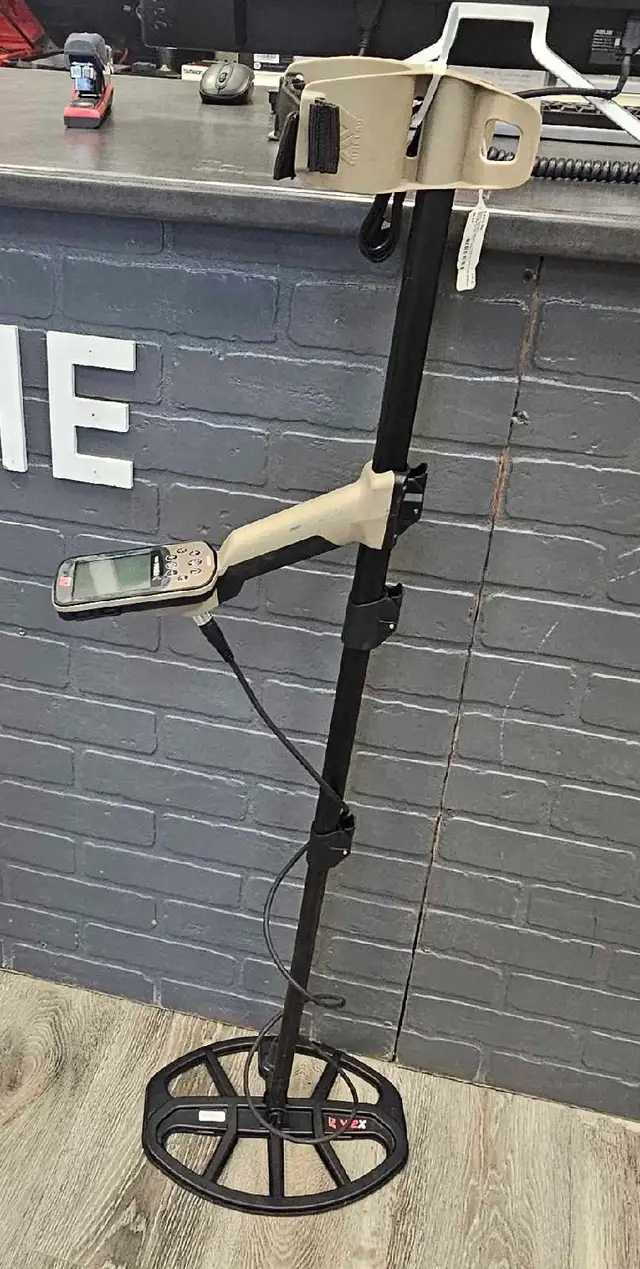 Minelab X-Terra Eite Waterproof Metal Detector - Photo 2