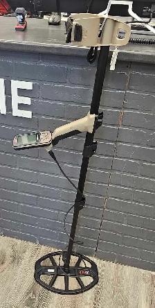 Minelab X-Terra Eite Waterproof Metal Detector - Photo 2