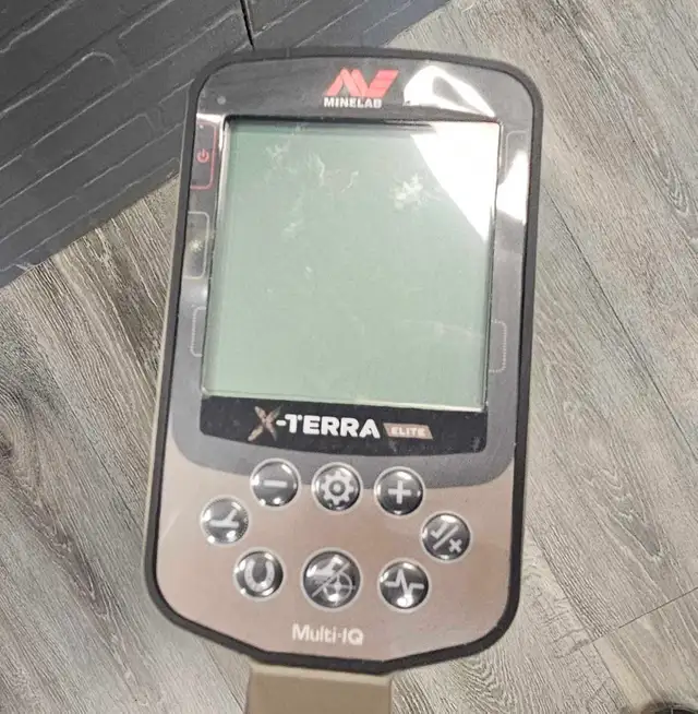 Minelab X-Terra Eite Waterproof Metal Detector - Photo 3