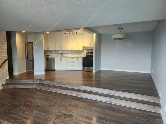 2 Bedroom Condo for rent - 1171 Ambleside Drive - Photo 2