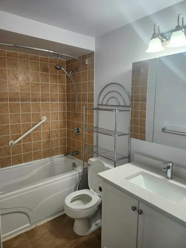 2 Bedroom Condo for rent - 1171 Ambleside Drive - Photo 7