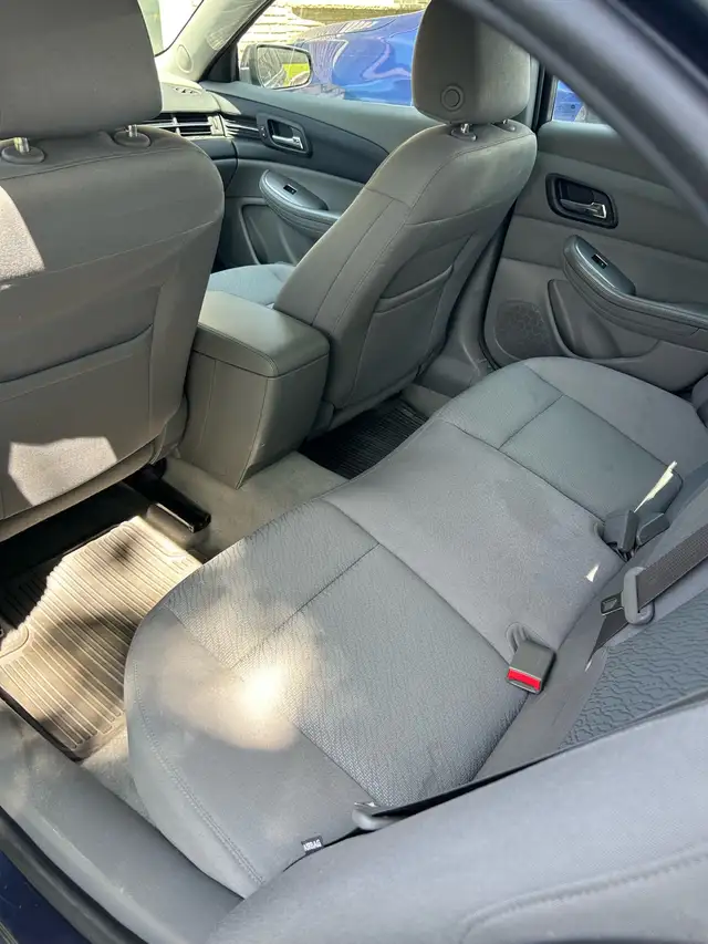 Chevy Malibu LS - Photo 5