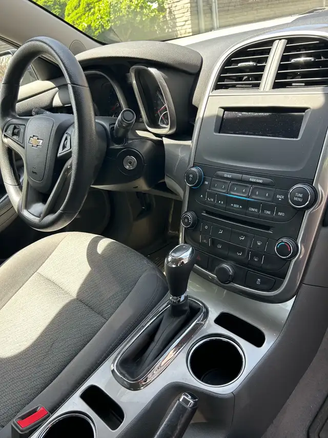 Chevy Malibu LS - Photo 6