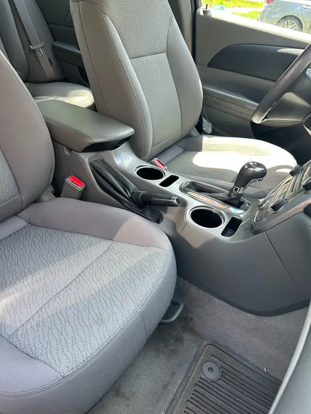 Chevy Malibu LS - Photo 7