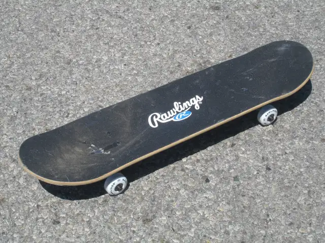 LIKE BRAND NEW 31' RAWLINGS SKATEBOARD TAKING FIRST $25.00 CASH!