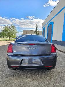 2016 Chrysler 300 S - Photo 8