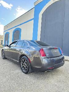 2016 Chrysler 300 S - Photo 9