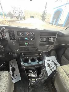 2009 Chevrolet Express 3500 - Photo 21