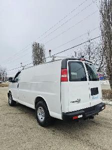 2012 Chevrolet Express 3500 - Photo 3