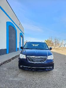 2014 Chrysler Town & Country Touring - Photo 2