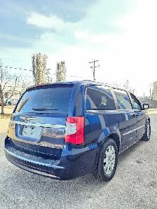 2014 Chrysler Town & Country Touring - Photo 3